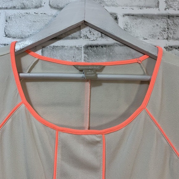 Banana Republic Women’s Short Sleeve Cream & Neon Orange Blouse Size Small - Picture 5 of 7